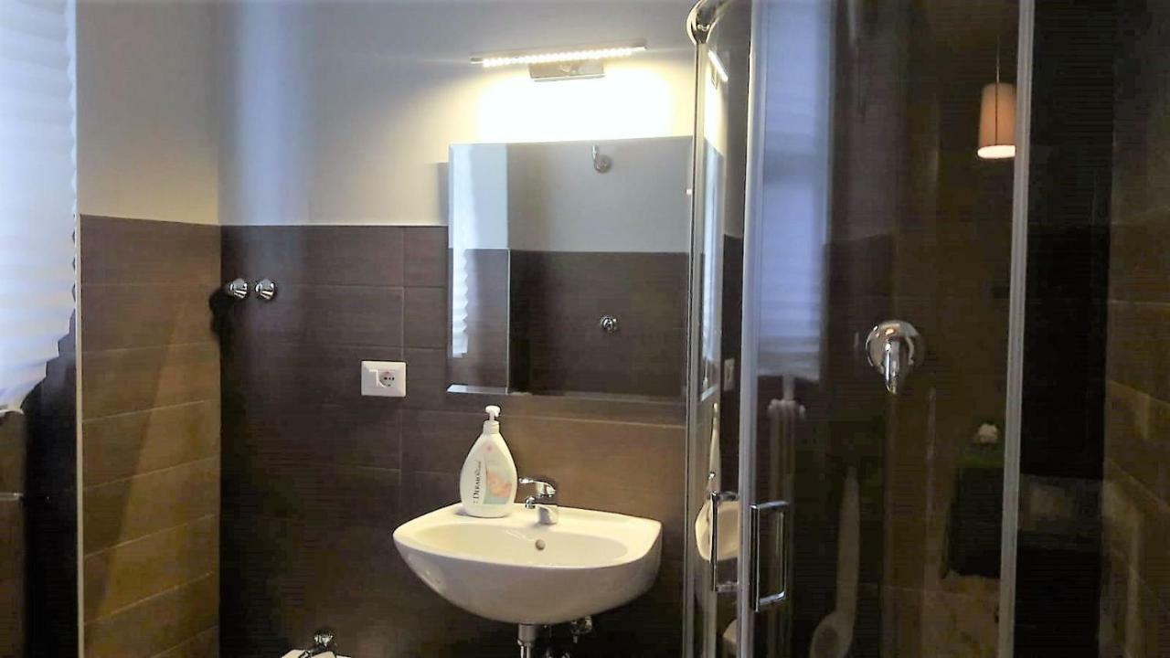 باري Cavour 124 -Guest-Room- المظهر الخارجي الصورة